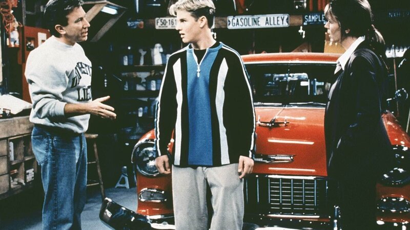 Nach bestandener Fahrprüfung will sich Brad (Zachery Ty Bryan, Mi.) den Wagen von Tim (Tim Allen, li.) leihen. Jill (Patricia Richardson) ist in großer Sorge und ihr mütterlicher Instinkt soll ihr recht geben … – Bild: RTL /​ Touchstone Television