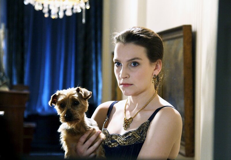 ARD GELD.MACHT.LIEBE, Folge 15, 1001 NACHT, Deutschland 2009, Regie Helmut Metzger, am Donnerstag (01.09.11) um 01:50 Uhr im Ersten. Elena (Jana Klinge) will nicht, dass ihre Kinder einen Hund geschenkt bekommen. – Bild: One