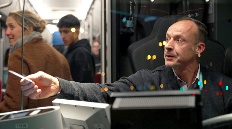 Der Braunschweiger Busfahrer Michael Baierlein unterstützt eine Kampagne gegen Gewalt in Bussen und Bahnen. – Bild: NDR