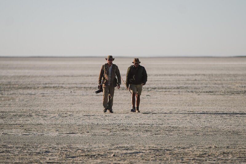 Levison and Kane walk across the Makgadikgadi Pans – Bild: Discovery Communications, LLC