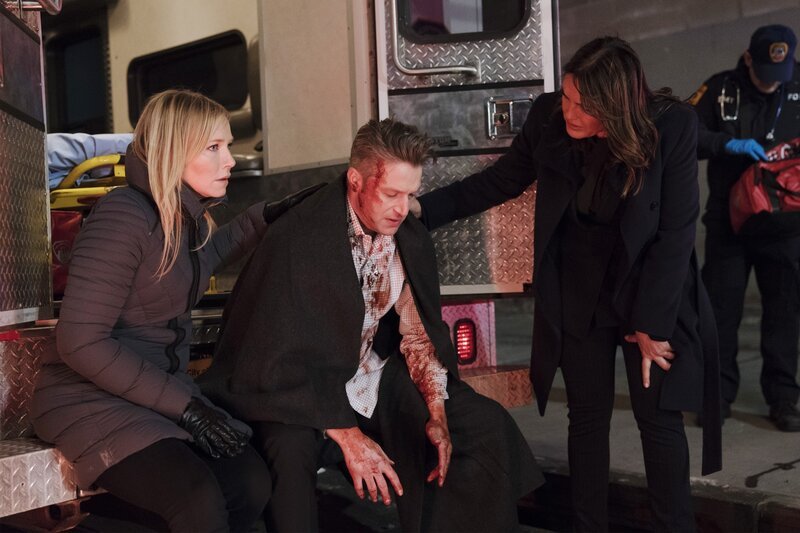 (l-r) Kelli Giddish as Detective Amanda Rollins, Peter Scanavino as Dominick „Sonny“ Carisi, Mariska Hargitay as Lieutenant Olivia Benson – Bild: Michael Parmelee/​NBC /​ NBCUniversal Media, LLC