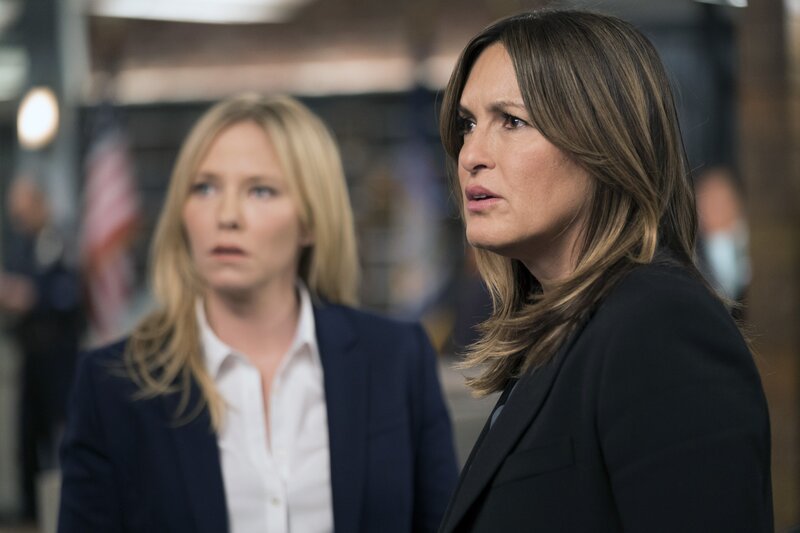 Kelli Giddish as Detective Amanda Rollins, Mariska Hargitay as Lieutenant Olivia Benson – Bild: Scott Gries/​NBC /​ NBCUniversal Media, LLC