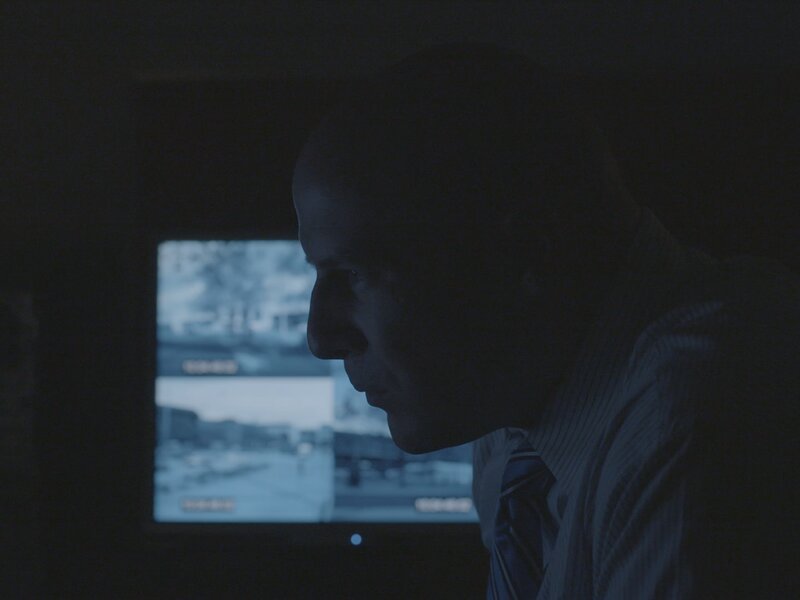 Det. Clarke watching park surveillance footage. – Bild: Investigation Discovery /​ Discovery Communications