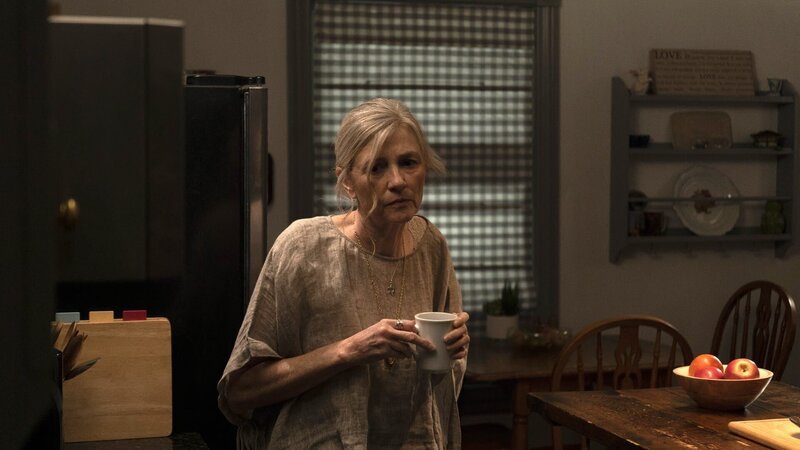 Esther getting herself a cup of tea. Appearing concerned. – Bild: Cream Productions