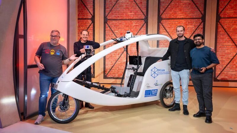 Zu Gast bei „1, 2 oder 3“ sind Oliver May-Beckmann, Mario Illic, Ilir Tahiraj, die über die Zukunft des autonomen Fahren sprechen. – Bild: ZDF/​Ralf Wilschewski