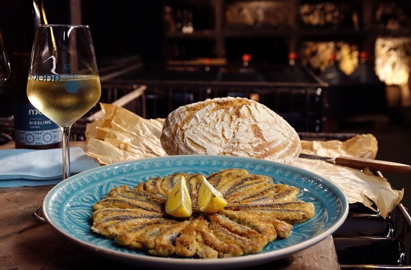 Die Vorspeise von Saynur Neher: „Hamsi“ – Sardellen so, wie sie in ihrer Heimatstadt Trabzon am Schwarzen Meer zubereitet werden. – Bild: HR