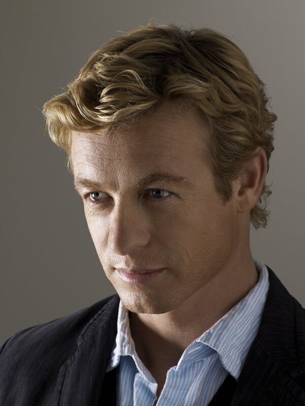 (1. Staffel) – Der Ex-TV-Star Patrick Jane (Simon Baker) arbeitet nach seiner TV-Karriere als Hellseher bei einer Spezialeinheit in Kalifornien, wo er knifflige Mordfälle aufklären muss … – Bild: Warner Bros. Television Lizenzbild frei