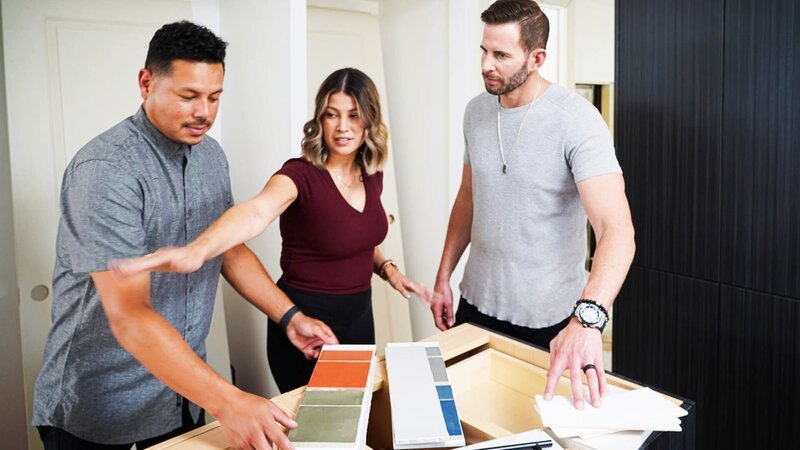 While flipper Kevin often makes the mistake of not doing his research on renovation budgets, his wife Kori plans to take charge of design on their latest flip in Anaheim, CA, as seen on Flipping 101 with Tarek El Moussa. – Bild: Warner Bros. Discovery