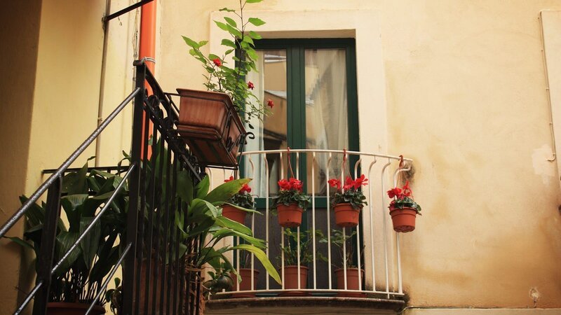 Die Jazz-Sängerin Antoinette lebte und arbeitete 30 Jahre lang in New York. Jetzt zieht sie zurück nach Sizilien, um sich mit ihren Wurzeln zu verbinden. – Bild: HGTV