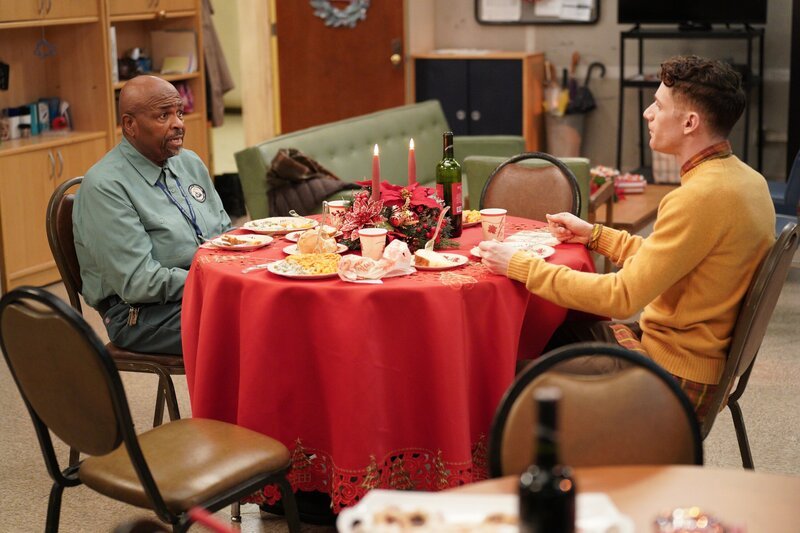 v.li.: Mr. Johnson (William Stanford Davis), Jacob Hill (Chris Perfetti) – Bild: Christopher Willard /​ ABC