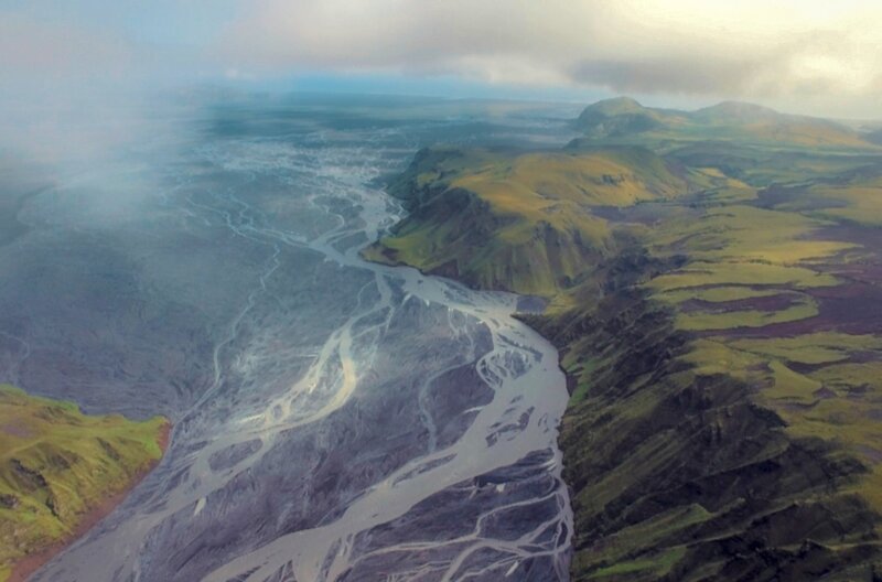 Island ist unbestritten das Reich der Feuerberge: Die größte Vulkaninsel der Welt produziert fast ein Drittel der jährlich weltweit ausgespuckten Lavamenge. – Bild: Picasa