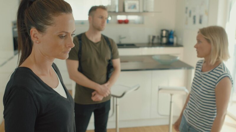 Daniela Stamm (l.); Philipp Stehler (Mitte) – Bild: SAT.1