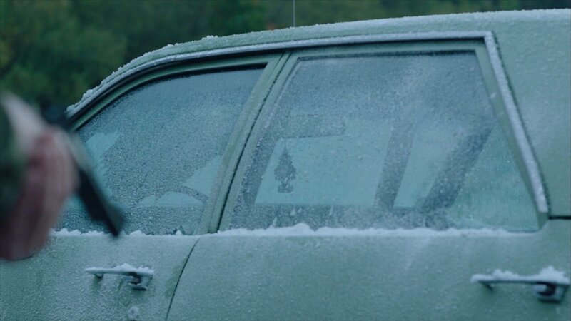 Ein Auto, mit Schnee bedeckt – Bild: A&E Television Networks, LLC