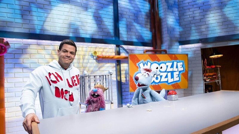 Heute geht es ins ewige Eis! Aus diesem hat Woozle (re.) sogar ein gefährliches Wikinger-Meerwoozchen (mi.) im Studio. Oder ist es vielleicht doch gar nicht so gefährlich? – Bild: Annette Etges/​SUPER RTL