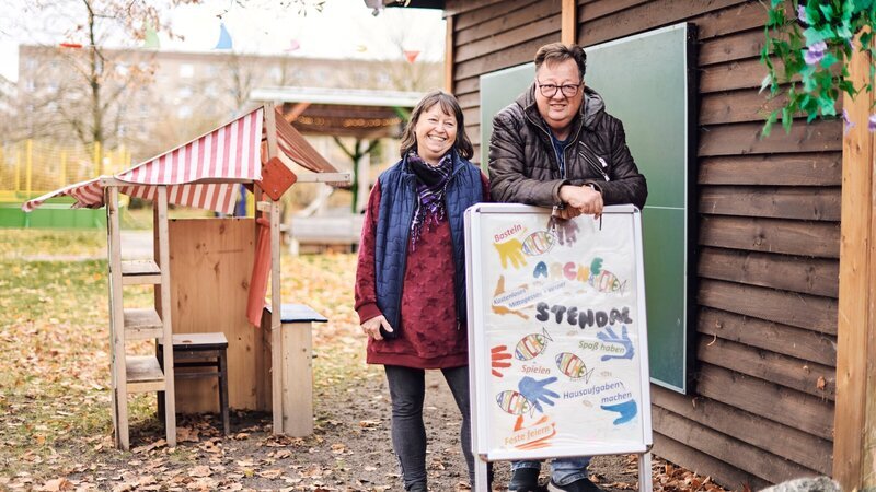 Mario und Petra Tiesies leiten gemeinsam den Kinder- und Jugendtreffpunkt „Arche“ in Stendal. – Bild: ZDF und Sarah Storch