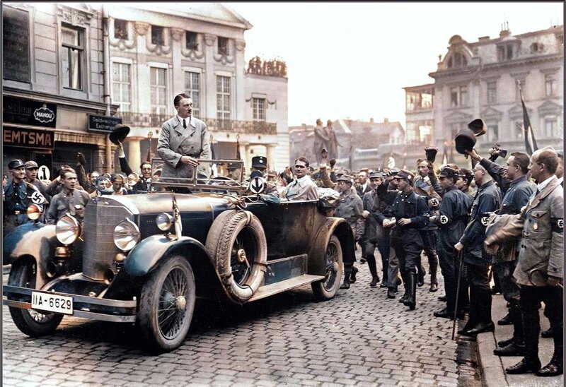 Die NSDAP formiert sich neu und sucht Anhänger. Noch gilt sie als unbedeutende Splitterpartei am rechten Rand. – Bild: ZDF und National Archives/​public domain