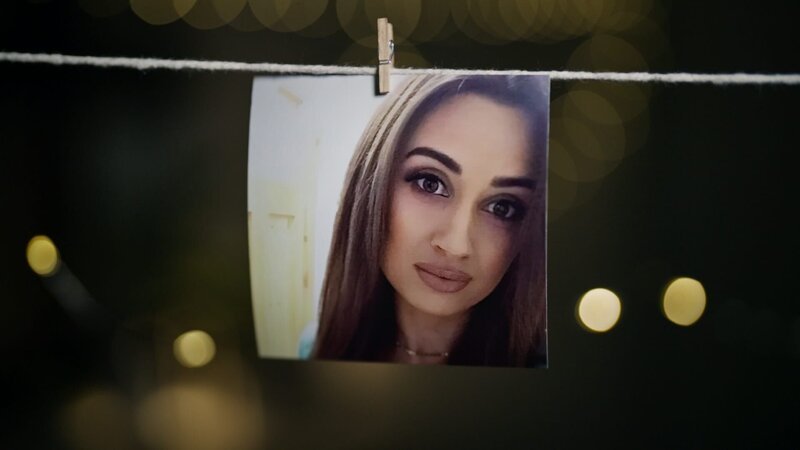 Auf einer Australien-Reise lernt Nadine Lott den charmanten Daniel Murtagh kennen. Kurz darauf wird sie schwanger. – Bild: ZDF und FirstLookTV