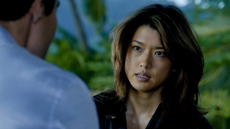 Kono (Grace Park, r.) macht sich große Sorgen um ihre Beziehung zu Adam (Ian Anthony Dale, l.), während das Team einen neuen Fall lösen muss … – Bild: 2014 CBS Broadcasting Inc. All Rights Reserved. Lizenzbild frei