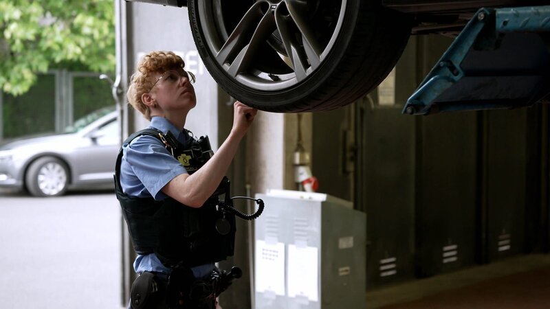 Officer Victoria Willich on the job – Bild: Warner Bros. Discovery, Inc. or its subsidiaries and affiliates.