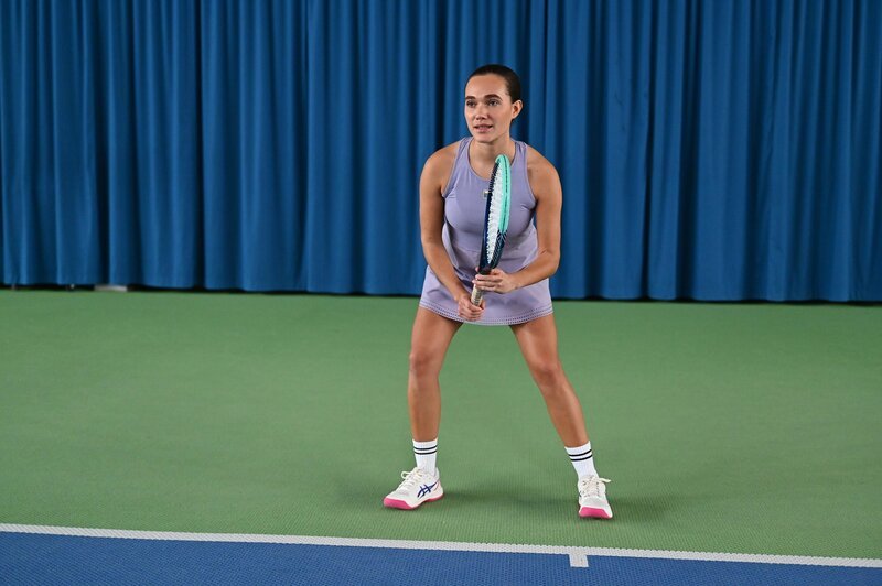 Joana (Josephine Martz) macht es ihrer Gegnerin schwer, sie zu schlagen. – Bild: RTL /​ Julia Feldhagen /​ Geständnis mit Folgen