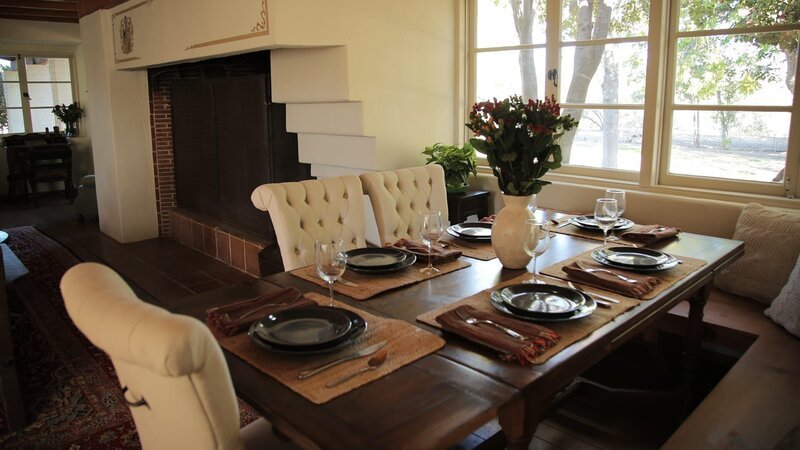 Renoviertes Esszimmer – Bild: Warner Bros. Discovery