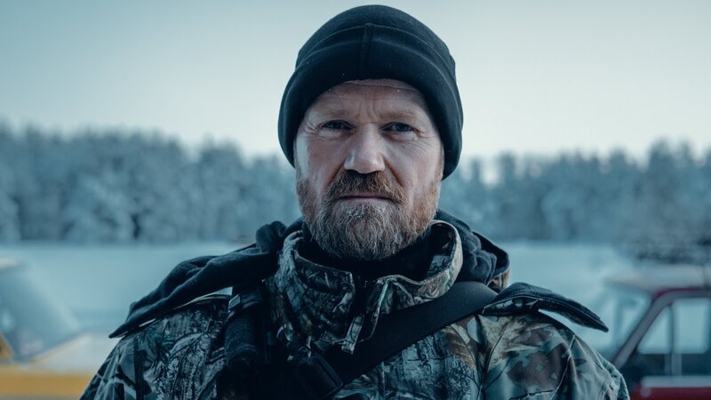 Jens Matthesen (Joi Johannsson) leitet den Suchtrupp, der Lazar Cevikovic aufspüren soll. – Bild: ZDF/​Hannele Majaniemi