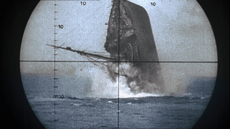 PHOENIX DER KRIEG, TEIL 2, „Die Welt in Flammen“, Treffer – vom U-Boot versenkt. – Bild: CC & C