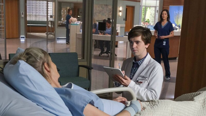 Dr. Audrey Lim (Christina Chang, r.), Dr. Shaun Murphy (Freddie Highmore) – Bild: Sky Serie (ITAL)