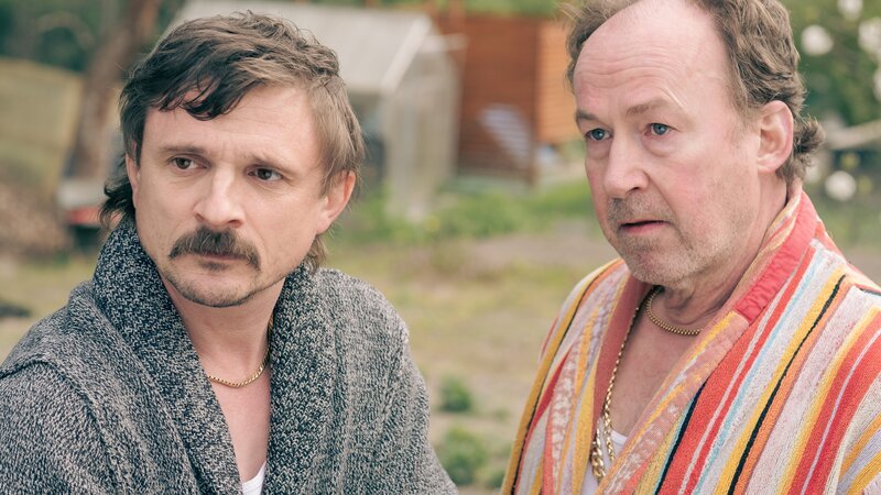 Eddie Frotzke (Florian Lukas, li.) – Bild: Nadja Klier /​ Gaumont /​ Sky Deutschland AG und Sky Deutschland GmbH & Co. KG