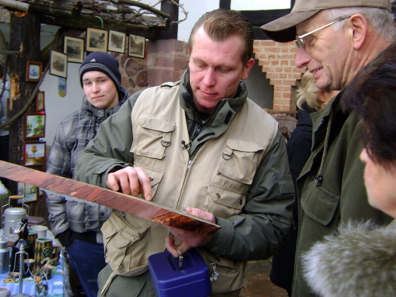 Heute ist mal wieder das Know-How von Trödelexperte Otto Schulte gefragt. – Bild: RTL II