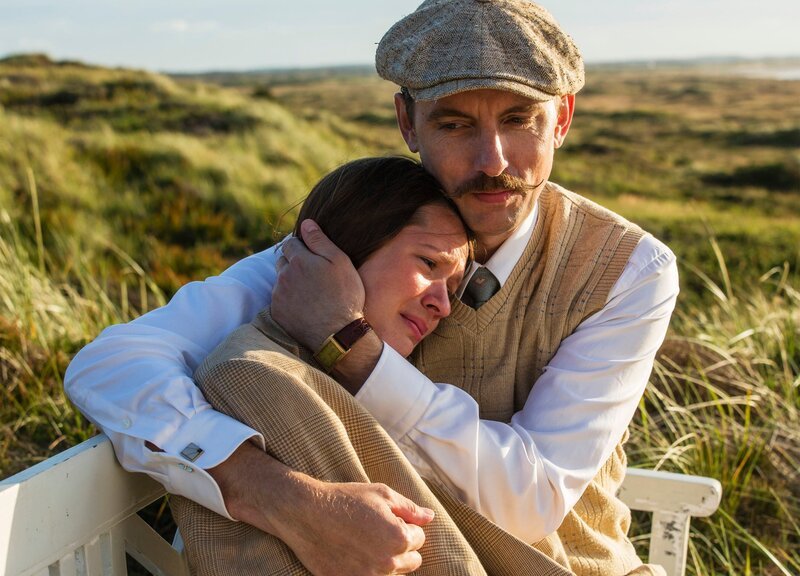 Amanda Berggren (Amalie Dollerup, l.) und Grev Ditmar (Mads Wille, r.). – Bild: WDR/​Mike Kollöffel