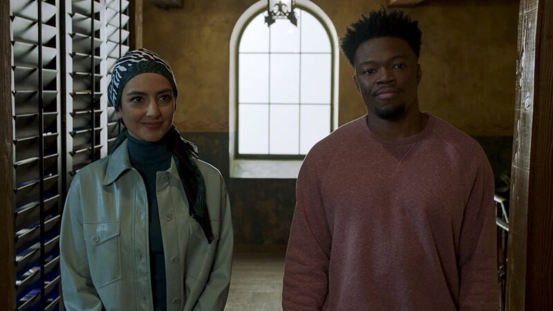 Special Agent Fatima Namazi (Medalion Rahimi, l.); Devin Roundtree (Caleb Castille, r.) – Bild: ATV2