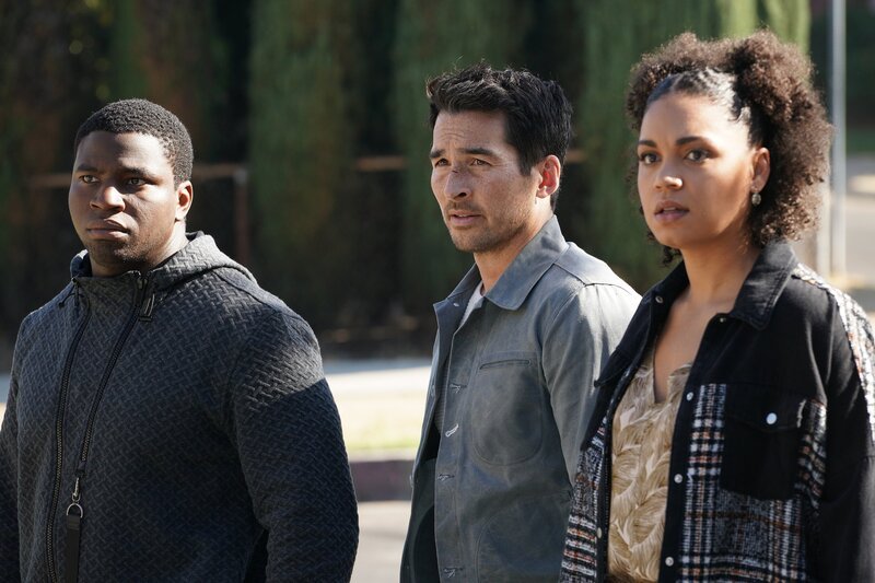 (v.l.n.r.) Dean Miller (Okieriete Onaodowan); Victoria „Vic“ Hughes (Barrett Doss); Travis Montgomery (Jay Hayden) – Bild: Christopher Willard /​ American Broadcasting Companies, Inc.