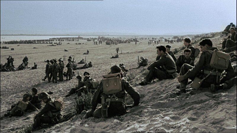Dunkirk, June 1940 – The encircled British expeditionary force waiting on the beaches of Dunkirk to be evacuated. (Credit: CC & C) – Bild: CC & C