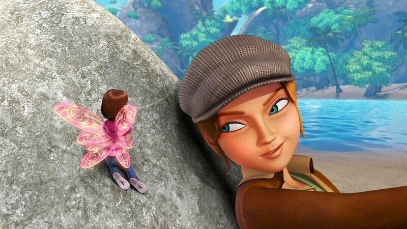 Wendy hat Feenseewasser getrunken und sich dadurch in eine Elfe verwandelt. Sie bittet Sienna um Hilfe. – Bild: ZDF/​DQ Entertainment