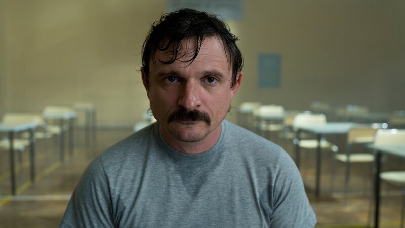 Eddie (Florian Lukas) – Bild: Sky Deutschland/​Gaumont GmbH/​Krzysztof Wiktor