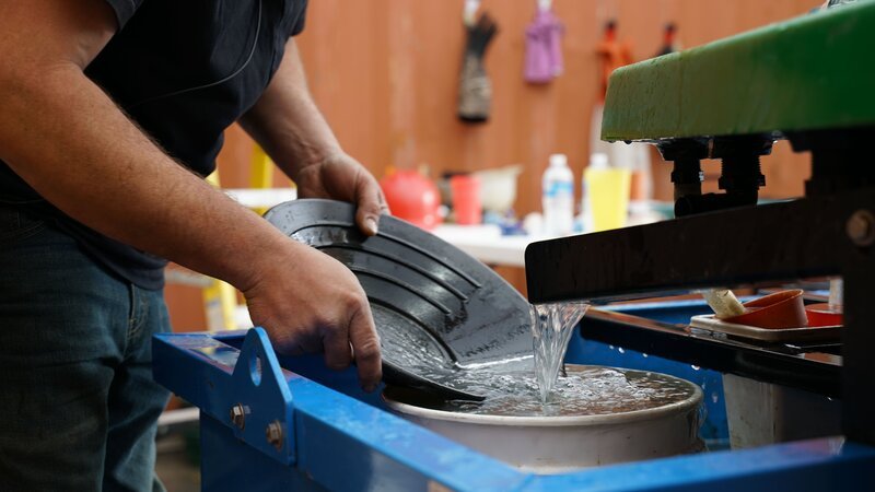 Jason Sanchez looking for gold. – Bild: Discovery Communications, LLC