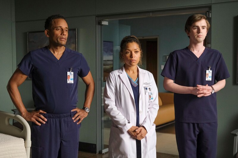 L-R: Dr. Marcus Andrews (Hill Harper), Dr. Claire Browne (Antonia Thomas) and Dr. Shaun Murphy (Freddie Highmore). – Bild: JEFF WEDDELL /​ Sony Pictures Entertainment