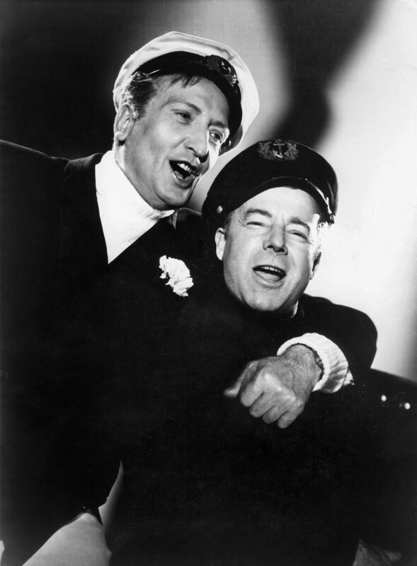 Hans Albers und Heinz Rühmann gehörten auch nach dem Zweiten Weltkrieg noch zu den großen Stars der deutschen Film- und Musikindustrie. Ihre Hits aus der NS-Zeit wie „Jawohl, meine Herrn’n“ sind bis heute unvergessen – und dienten damals auch der Propaganda. – Bild: ZDF und ullstein bild