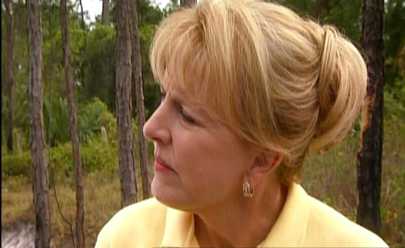 Fall 2: Reise in die Dunkelheit Port Salerno in Florida finden Spaziergänger eine stark verweste Frauenleiche. Die Todesursache – Strangulation. Zwar gelingt es den Ermittlern, den Körper zu identifizieren, aber es fehlen jedwede Spuren die auf einen möglichen Täter hindeuten könnten. Die lokale Polizei zieht FBI-Profilerin Dale Hinman (Foto) hinzu. – Bild: RTL II