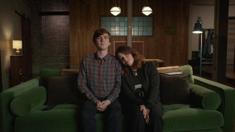 Freddie Highmore (Dr. Shaun Murphy), Paige Spara (Lea Dilallo). – Bild: Sky Serie (ITAL)