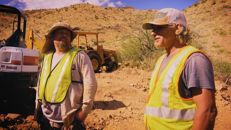 Miah (r.) – Bild: Warner Bros. Discovery