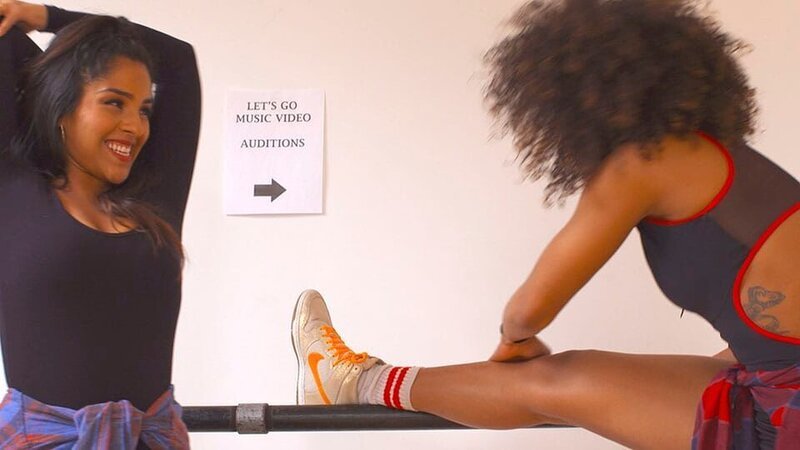 Nikki and Brittany dance at the studio. – Bild: Discovery Communications