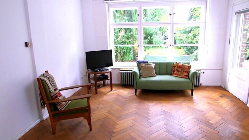 Marty aus Seattle hat deutsche Wurzeln, kann deshalb seinen Wohnsitz verlegen und mit der ganzen Familie nach Berlin ziehen. Er wird seine Seattle Radioshow von der deutschen Hauptstadt aus senden und möchte eine Wohnung mit Aufnahmestudio, die möglichst zentrumsnah liegt. Restaurants, Bars und kulturellen Einrichtungen sollen zu Fuß erreichbar sein. Seine Frau Karrie dagegen verzichtet gerne auf Berlins Stadtmitte und bevorzugt ein Haus, das in der Nähe der Schule ihrer Kinder liegt. – Bild: Tanja Bachetzky /​ HGTV