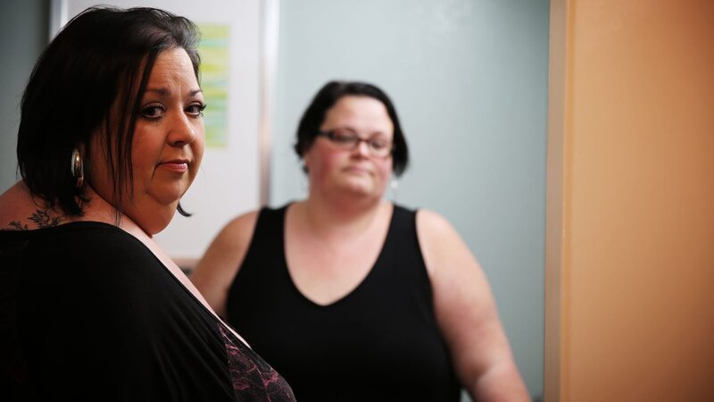 L-R: Meghan und Tina – Bild: Warner Bros. Discovery