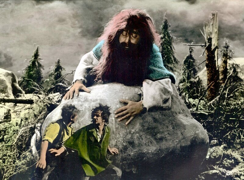 Rübezahl (Franz Essel) steigt zu den Menschen ins Tal hinunter – er belohnt die Guten und bestraft die Bösen. – Bild: SWR/​RBB