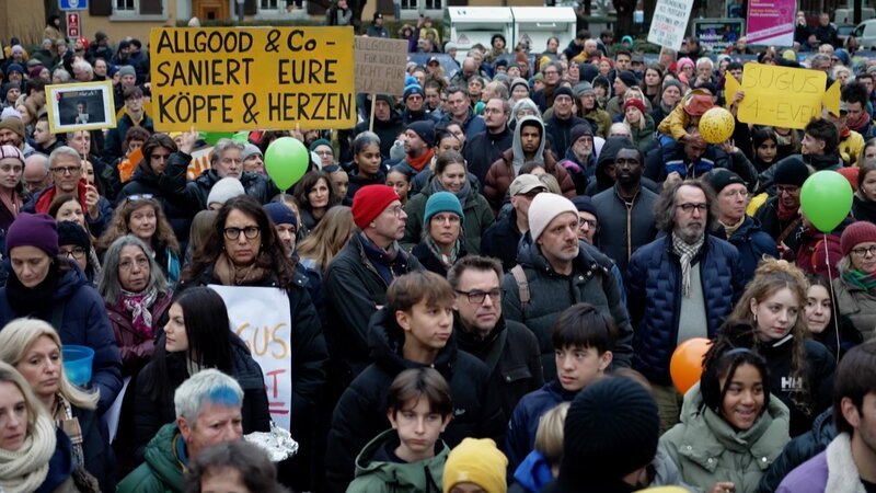 SRF DOK Wo-wo-Wohnungsnot – Das Zürcher Monopoly Sugus-Protest: 105 Mietparteien wehren sich erfolgreich gegen die missbräuchliche Kündigung durch Vermieterin Regina Bachmann. – Bild: SRF