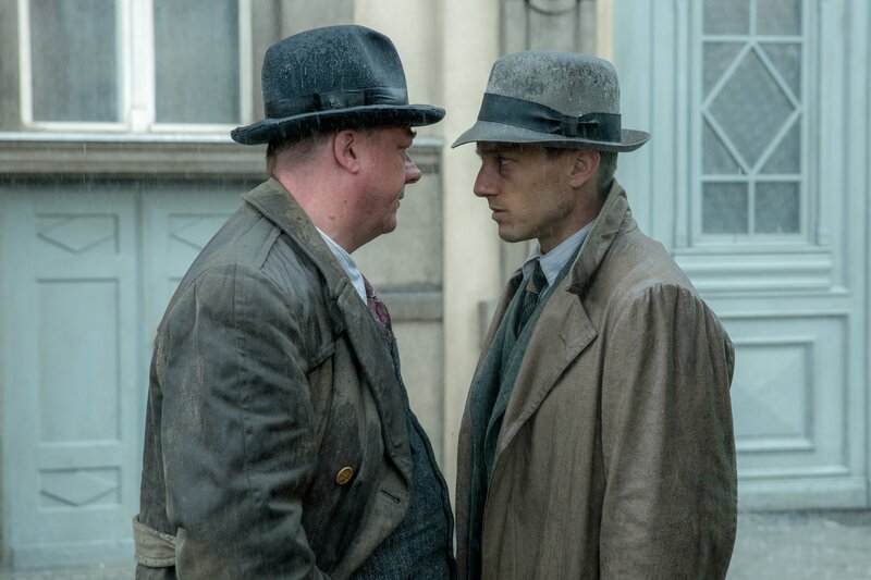 Gereon Rath (Volker Bruch, re.) und Wolter (Peter Kurth) geraten aneinander. – Bild: ORF 2