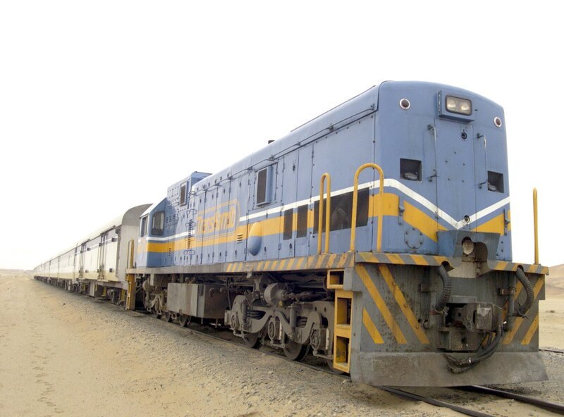 hr-fernsehen EISENBAHNROMANTIKMit Namibias Luxuszug in den Norden des Landes Teil 2, Zweiteilige Sendereihe, am Dienstag (23.04.13) um 14:00 Uhr. Der Desert-Express in der Wüstenlandschaft der Namib. – Bild: SWR