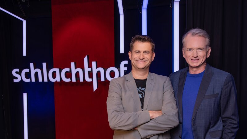 Von links: Michael Altinger und Christian Springer. – Bild: BR/​Bavaria Entertainment GmbH/​Markus Konvalin